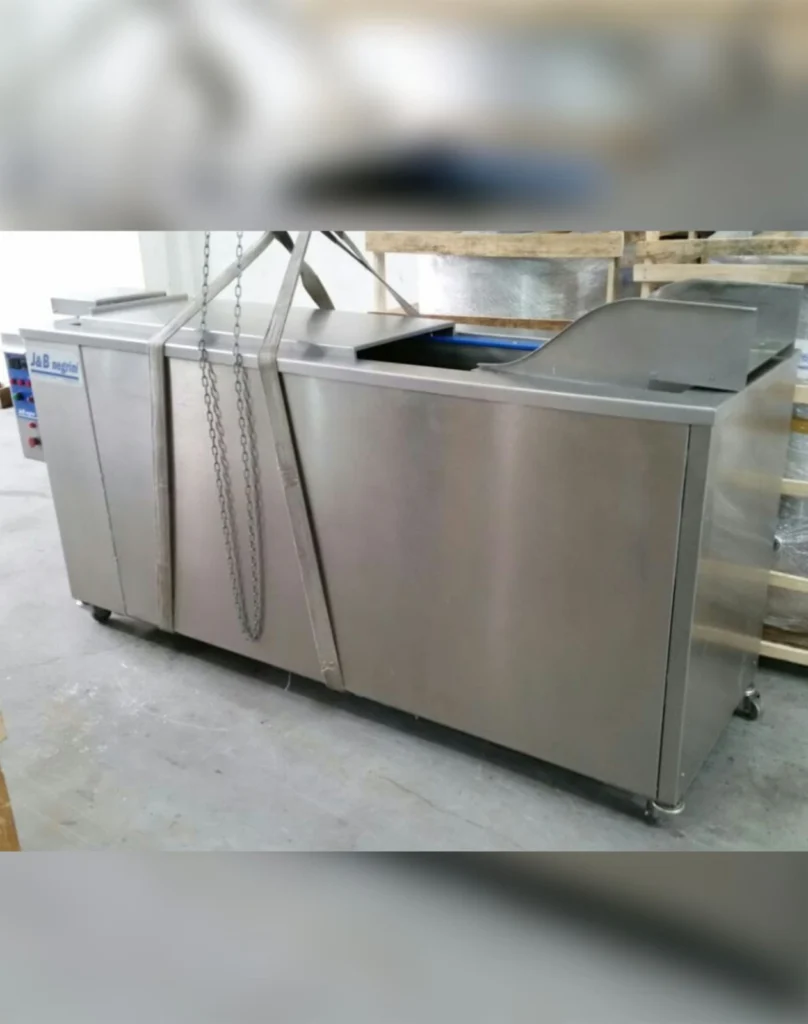 A primeira máquina de picolés da Guttos, em aço inox.